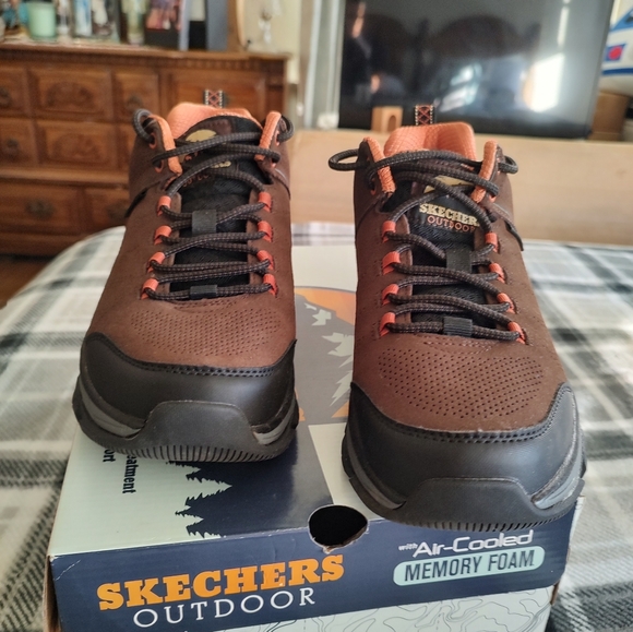 Skechers men's brown boots - Picture 3 of 6